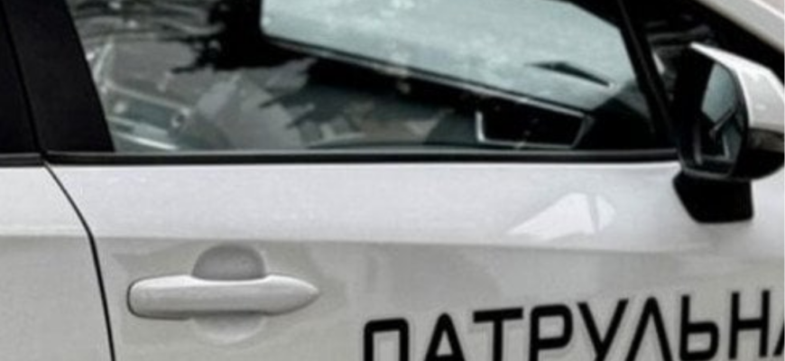 В Печерський райсуд привезли патрульного, який втік під час теракту: яку запобіжку проситимуть