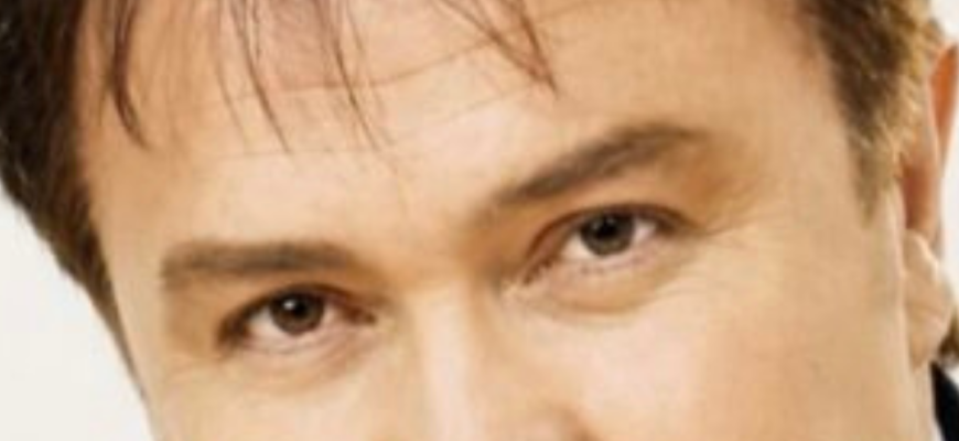 Це навіть на пам’ятник не схоже❗ Білоножку встановили незвичну надмогильну плиту: який вигляд місце спочинку співака