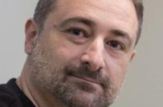 “Уявіть, якби діти ходили в школу у Києві?”: Глава “Укрпошти” Смілянський пояснив, чого його родина у США