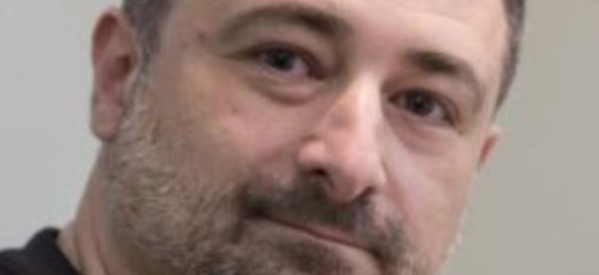 “Уявіть, якби діти ходили в школу у Києві?”: Глава “Укрпошти” Смілянський пояснив, чого його родина у США