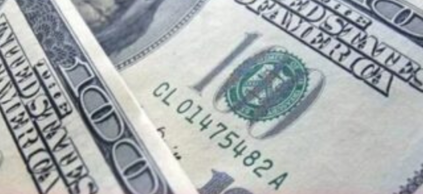 Долар звалився, євро трясе: свіжий курс валют на сьогодні