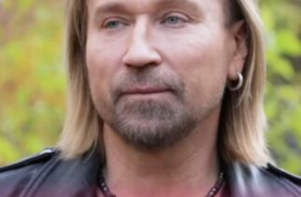 Ви здивуєтесь, де зараз живе дорослий син Олега Винника: Julian ховається від камер і зовсім не співає