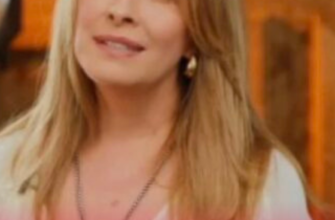 Олена Кравець показала своїх підрослих двійнят у вишиванках