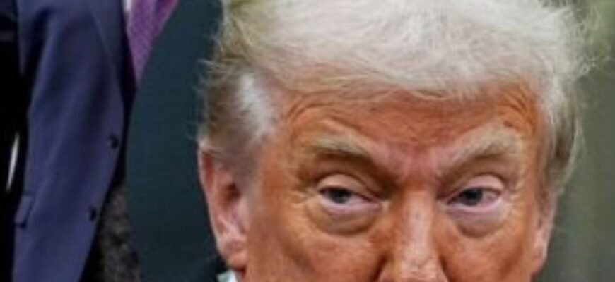 Казус з мікрофоном: у Трампа з’явилося нове улюблене фото