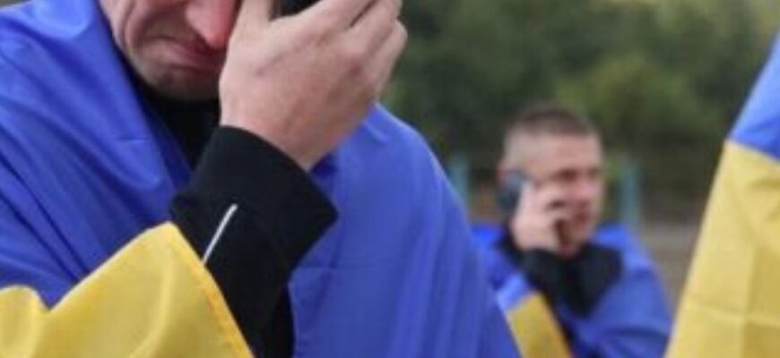Перші дзвінки рідним, обійми і сльози: подробиці та відео обміну полонених
