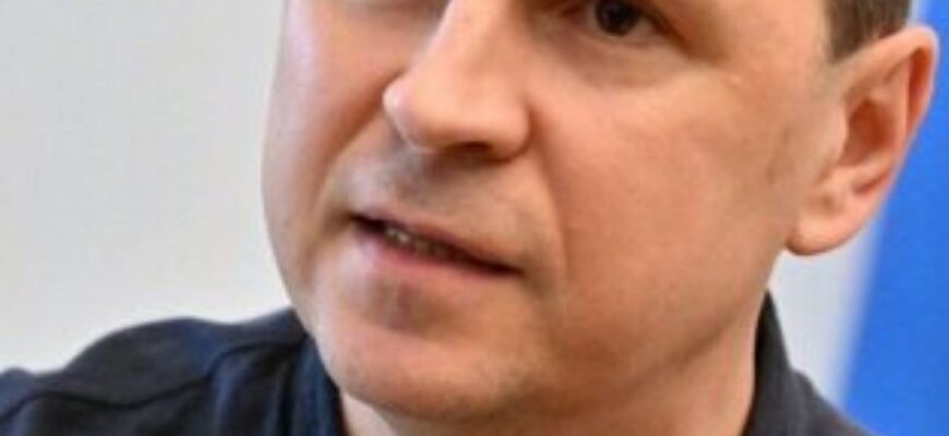 Подоляк заявив, що війна вже має закінчуватися, і пояснив, чому він так думає Подоляк заявив, що війна вже має закінчуватися, і пояснив, чому він так думає