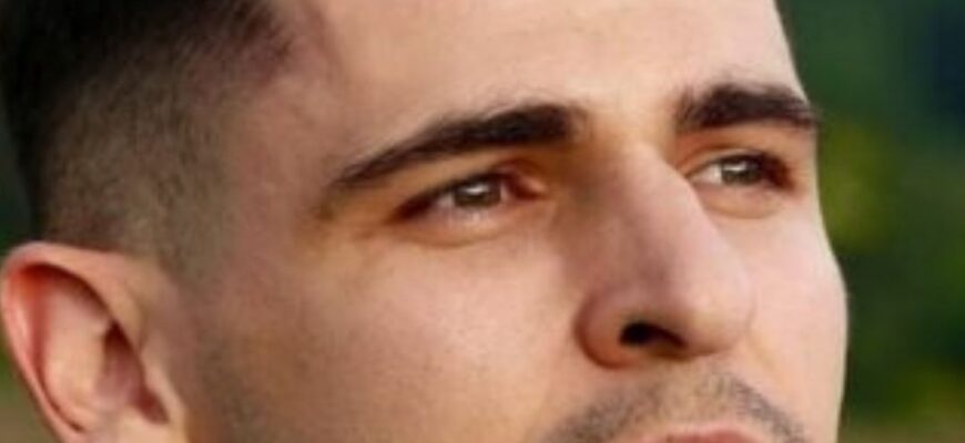 Відомий український блогер у сльозах повідомив про операцію та показався з імплантом у шиї