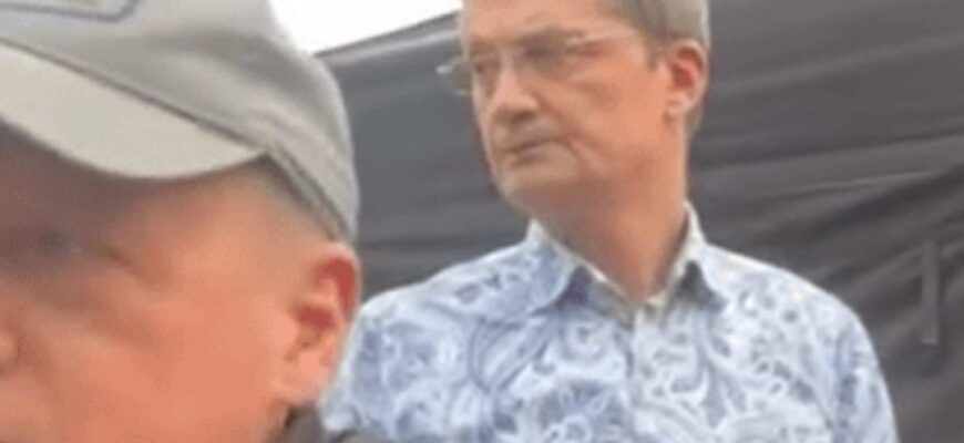 “Караоке на Майдані” щойно повернулося на екрани — і вже потрапило у гучний скандал. “Де мої бабки…”