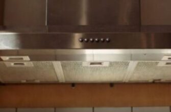 Жодного разу не знімала решітку з витяжки – чищу прямо на місці: 1 секрет, якому навчили дівчата з готелю