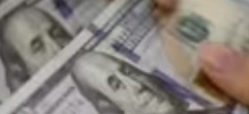 Скільки коштуватимуть 100 доларів до 19 квітня. Неочікуваний прогноз банкіра