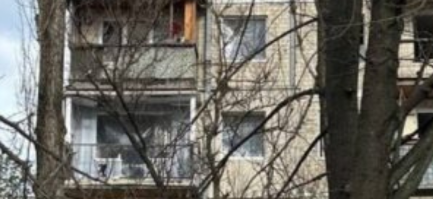 «ПЕКЛО В СЕРЦІ КИЄВА»: На що перетворилися житлові квартали Подолу після нічного обстрілу (ФОТО)