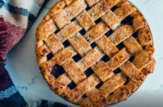 А ви знали про пиріг з ревенем без тіста всього за 15 хвилин від Лілії Цвіт? 🤫🥧