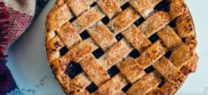 А ви знали про пиріг з ревенем без тіста всього за 15 хвилин від Лілії Цвіт? 🤫🥧