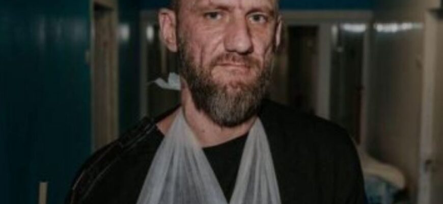 Медики врятували руку пораненому військовому, який після травми самостійно пройшов 25 км до евакуації Медики врятували руку пораненому військовому, який після травми самостійно пройшов 25 км до евакуації