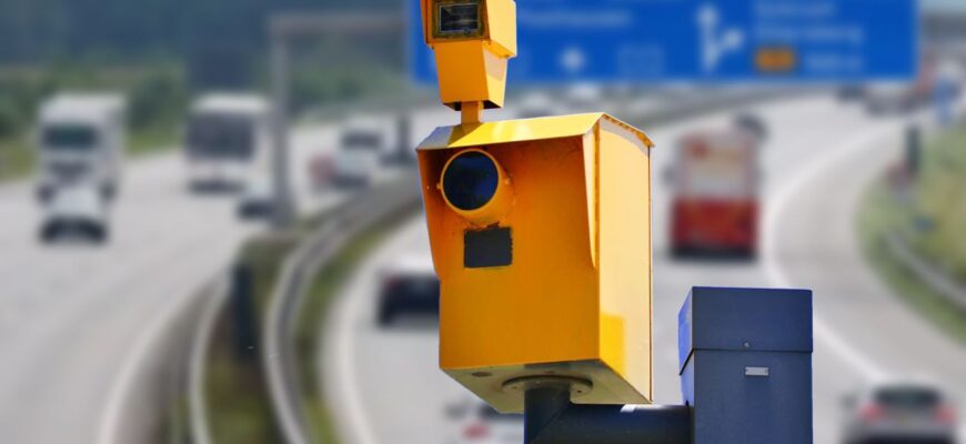 Що буде, якщо їхати швидше 320 км/год: німці розкрили секрет камер