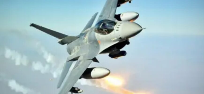 Пілоти F-16 “розібралися” з крилатими ракетами, які летіли на Україну