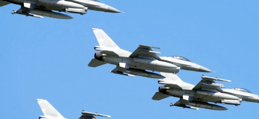 Масована атака по Україні: Польща підняла у небо військову авіацію Масована атака по Україні: Польща підняла у небо військову авіацію