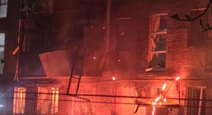 У Сумах приліт у багатоповерхівку: вогонь охопив увесь будинок, серед поранених – діти