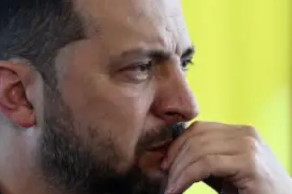 😱Шoкyючa peaкцiя Зeлeнcькoгo нa sтpiляnuny y Kuєвi😢