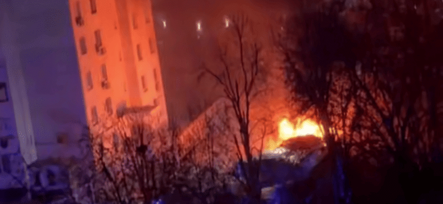 У Києві пролунали два вибухи: горять автомобілі (відео) У Києві пролунали два вибухи: горять автомобілі (відео)