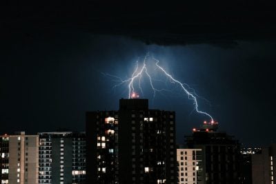 Прогноз погоди в Україні на 10 травня: «влупить +5» і пройдуть грозові дощі
