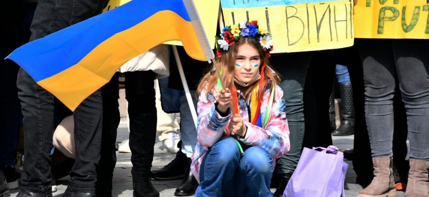 Українські біженці масово пакують валізи: несподівана країна, з якої почався відтік