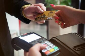 Грошові перекази родичам: які ліміти діють в Україні сьогодні та як уникнути блокування рахунку