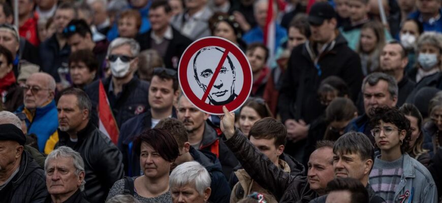 Масові протести в Росії стають реальністю: Кремль у паніці через крах економіки