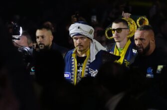 Усик проти Верховена: де і коли дивитися історичний бій під пірамідами
