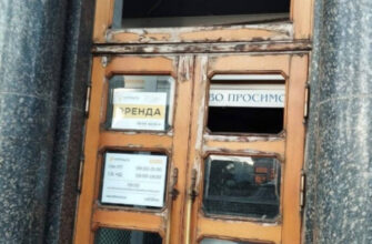 Масована атака РФ: ворог поцілив у головний офіс Укрпошти на Майдані Незалежності