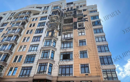 Удар по центру Києва: уламки ворожих цілей пошкодили будинок Зеленського