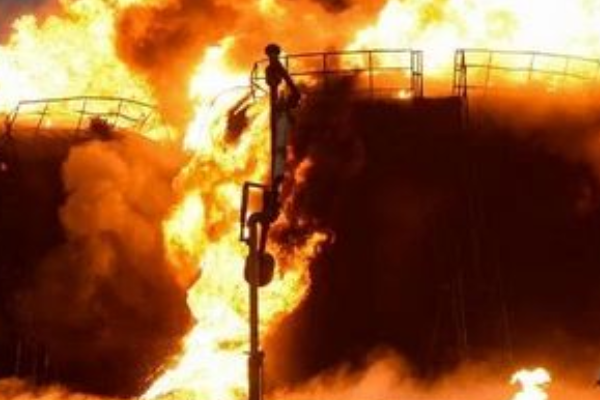 Удар по «серцю» нафтовидобутку: у Новоросійську палає стратегічний термінал