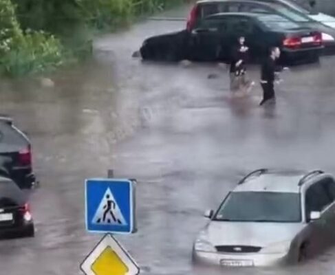 Стихія лютує: Київ та Одесу накрило аномальною зливою з градом