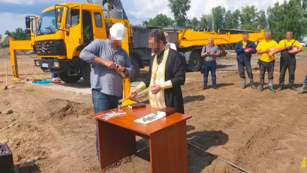 Будівництво “Династії” освячував священник російської церкви, чия жінка дружить з Єрмаком: Спливли гучні подробиці