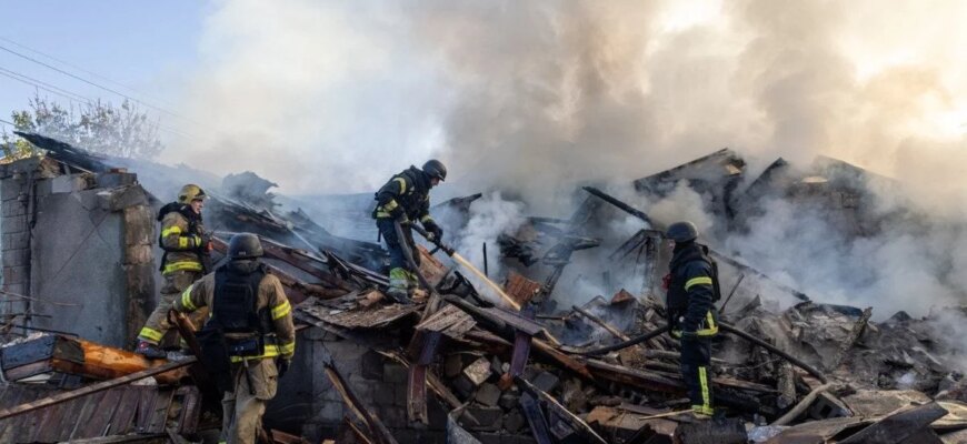 Кривава ніч у Харкові: ворожі дрони вбили жінку та понівечили десятки будинків