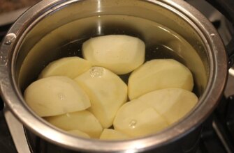 Чи треба знімати піну під час варіння картоплі: кухарі дали остаточну відповідь