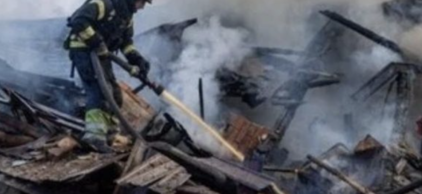 Кривава ніч у Харкові: ворожі дрони вбили жінку та понівечили десятки будинків