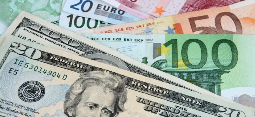 Долар та євро побили абсолютні історичні рекорди: НБУ назвав свіжі цифри