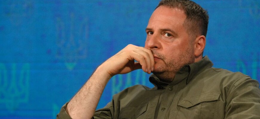 «Я зараз нічого не коментуватиму»: Андрій Єрмак вперше прокоментував вручення підозри від САП