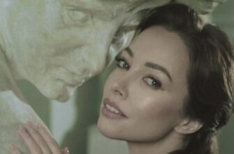 Катерина Кухар на рідкісних фото показалась з двома дітьми і приголомшила їхнім дорослим виглядом