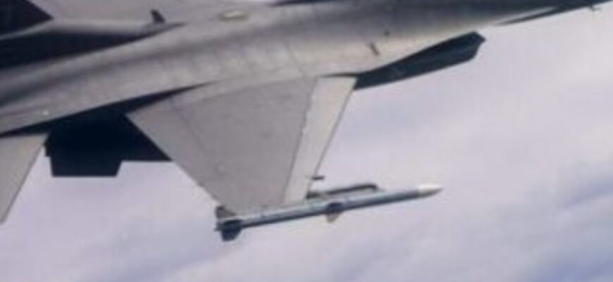 “Життєво важлива навичка”: Українських пілотів вчать літати F-16 на без GPS, – ЗМІ