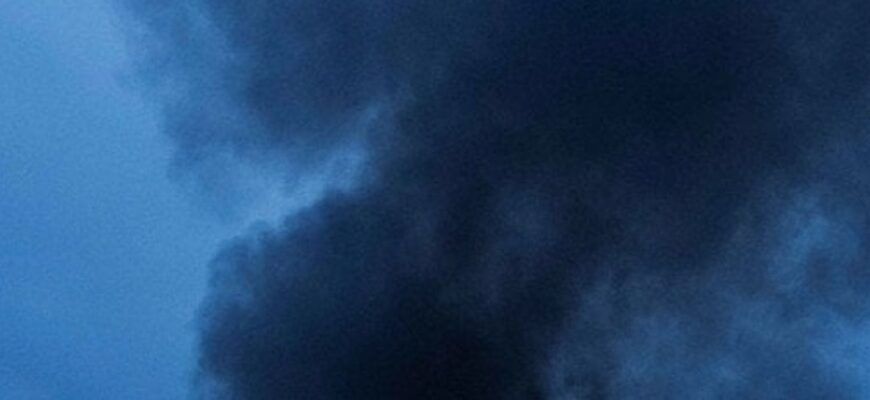Увaга! З сaмого ранку. Воpог завдав удaру по міcту. Прогpиміли вuбуxи