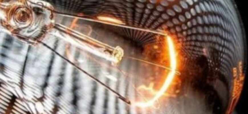 Вимушені відключення світла в Україні: чому енергосистема знову на межі