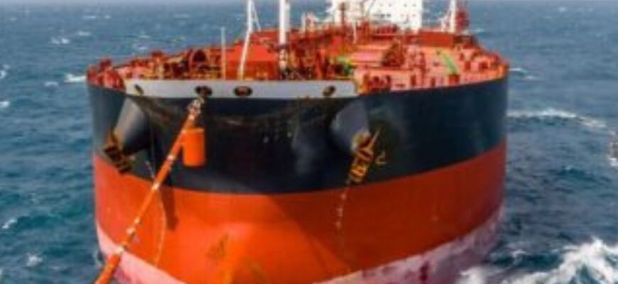 Попри удари України по НПЗ: Росія заробляє мільярди доларів на нафті