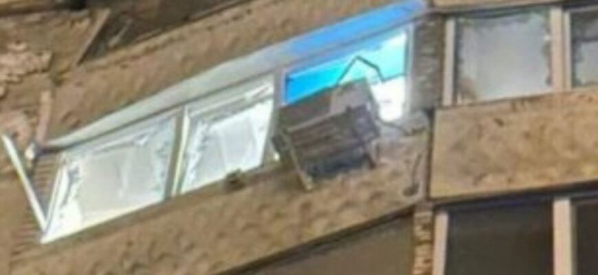 РФ “вгатила по багатоповерхівці” у Харкові: ворожий удар БпЛА спричинив руйнування