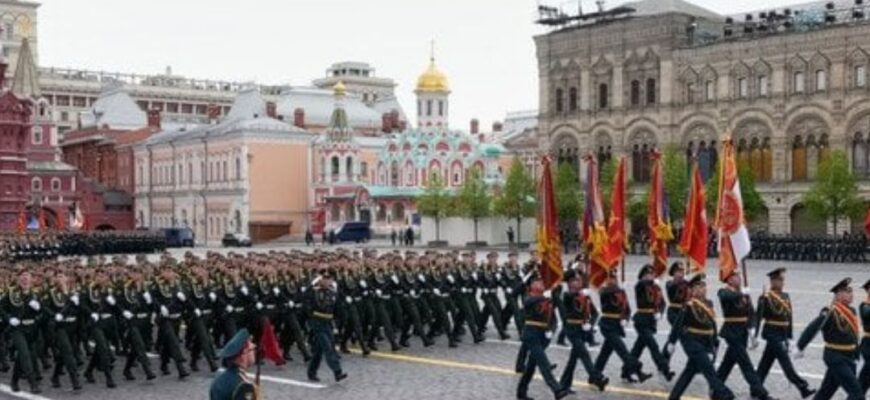 «Приниження на Красній площі»: як страх перед ЗСУ перетворив парад Путіна на жалюгідне шоу