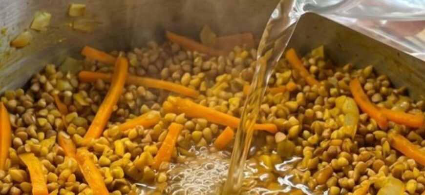 Гречка перестане бути нудною: 3 спеції, після яких її їдять навіть без м’яса Гречка перестане бути нудною: 3 спеції, після яких її їдять навіть без м’яса