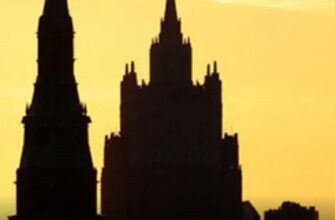 Москву атакували дрони: один з них зачепив багатоповерхівку за 6 км від Кремля. ВІДЕО
