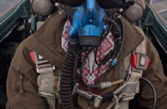У небі над Україною: пілот Air Hooligan вразив ефектним привітанням у вишиванці