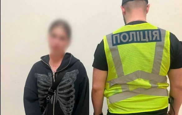 У Києві 18-річна дівчина жорстоко побила військового через зауваження: деталі зухвалого нападу